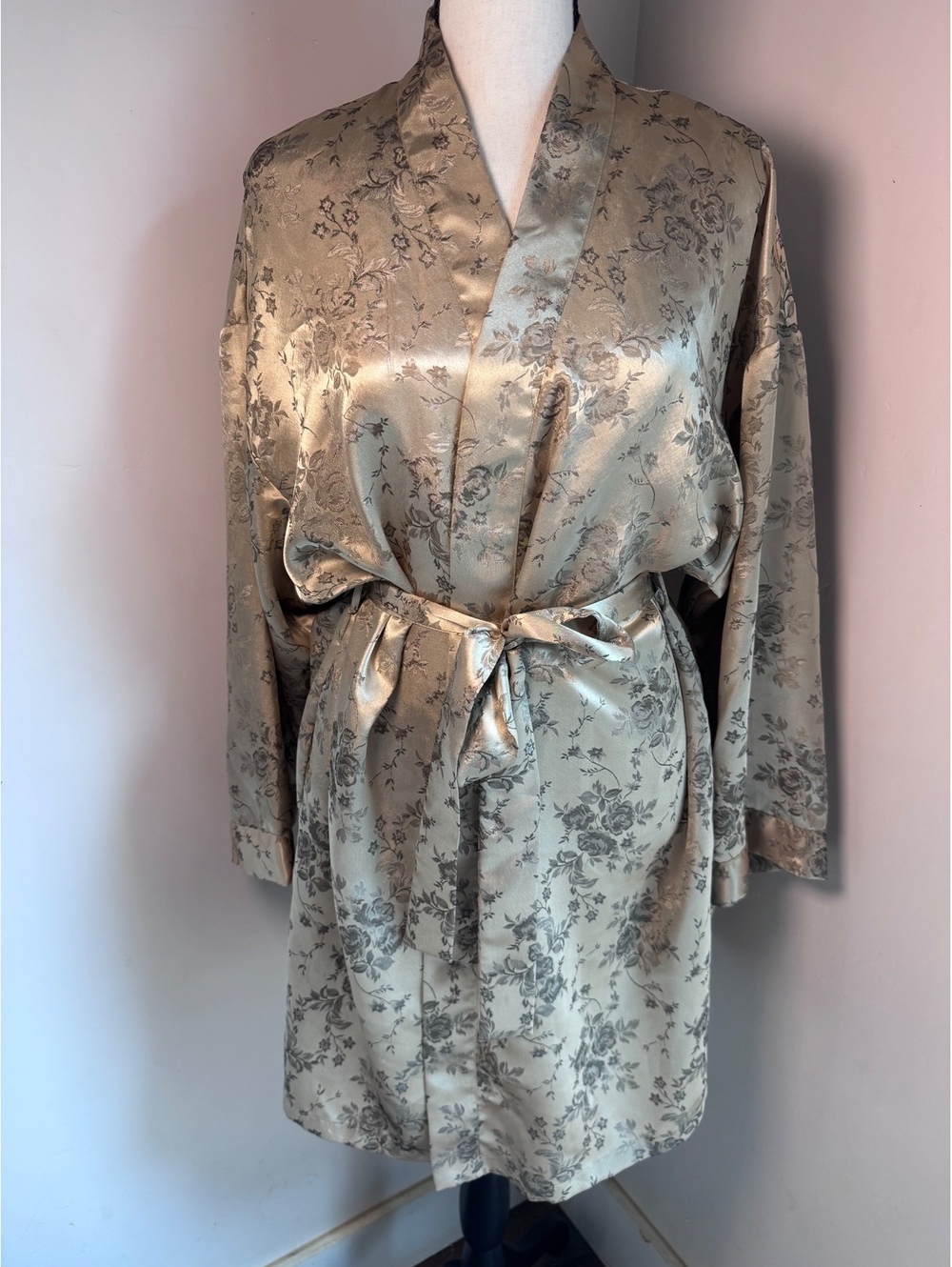 Cerie Women's Champagne Gold Satin Floral Robe - Very Good Condition